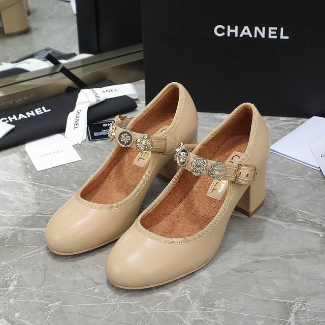 顶级版本 Chanel 香奈儿 秋冬新款手工复古金币玛丽珍高跟单鞋 材料面料：羊皮 大底：原版真皮大底 跟高：6.5Cm 码数：35-41